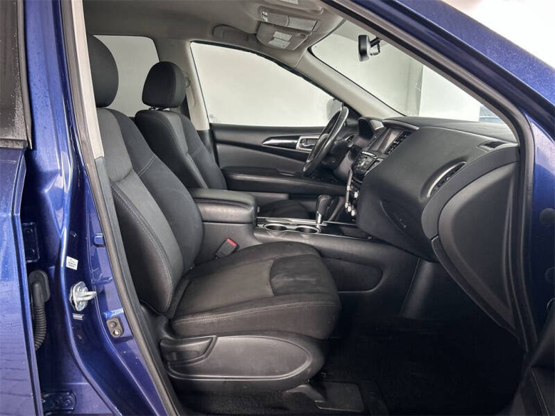 2018 Nissan Pathfinder SV