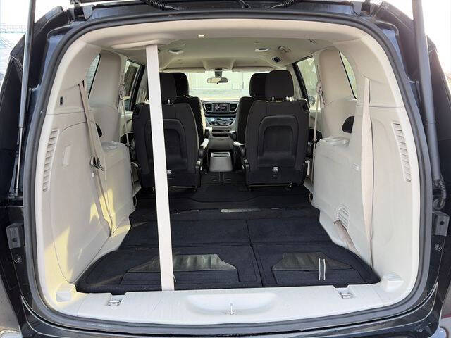 2022 Chrysler Voyager LX