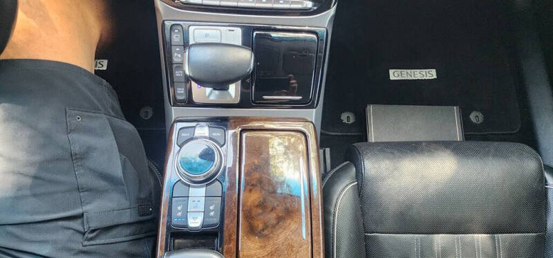 2018 Genesis G90