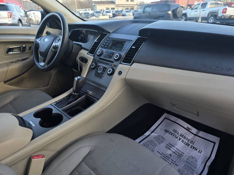 2016 Ford Taurus SE