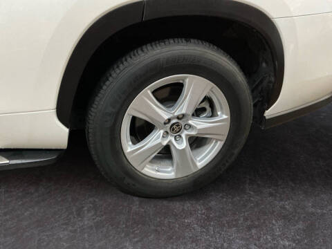 2020 Toyota Highlander L