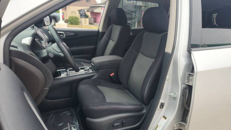 2017 Nissan Pathfinder SV