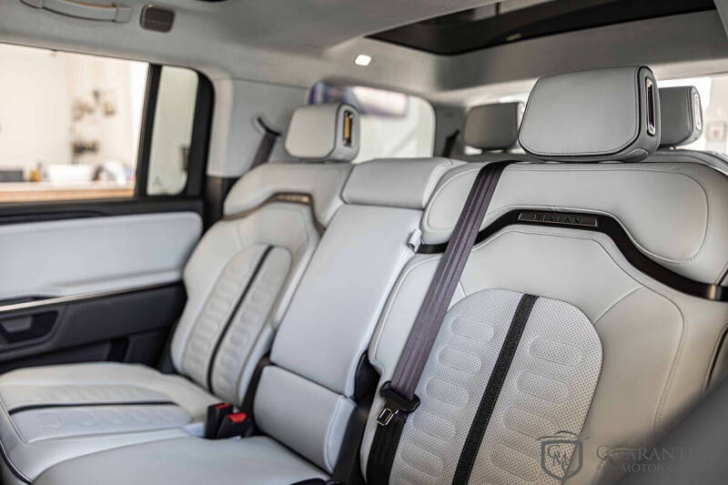 2024 Rivian R1S