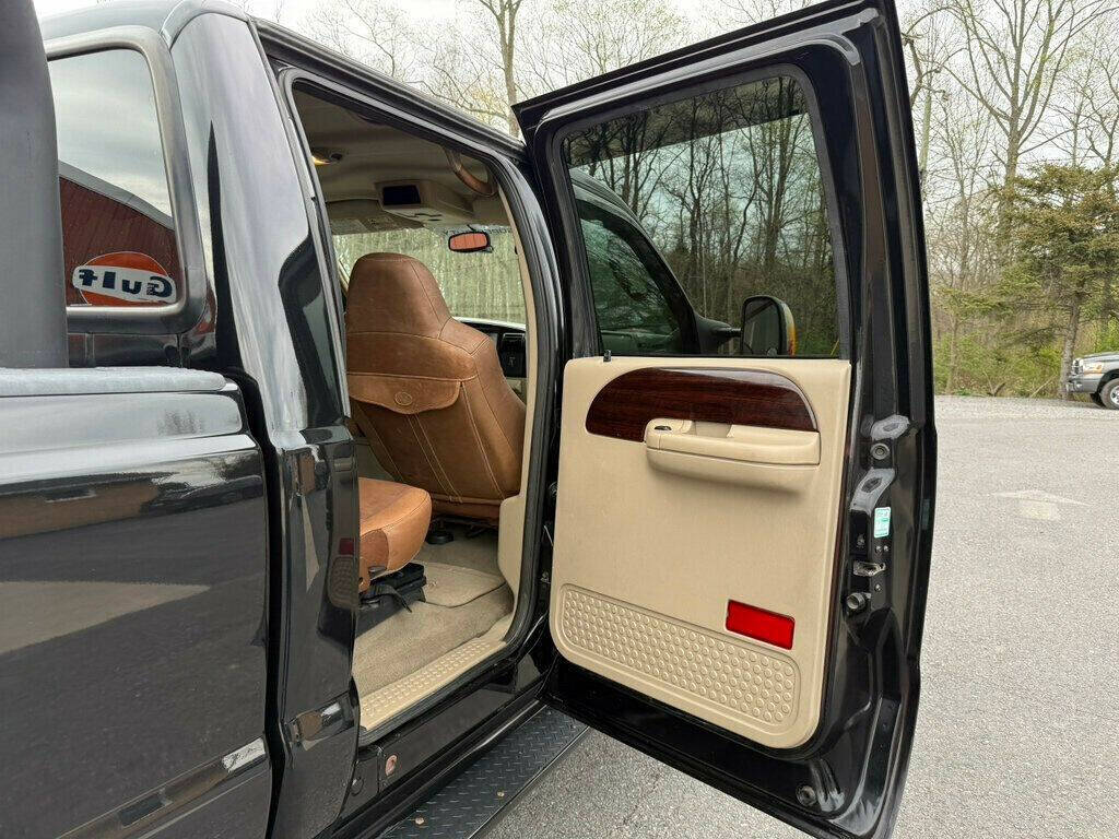 2005 Ford F-350 Super Duty 44