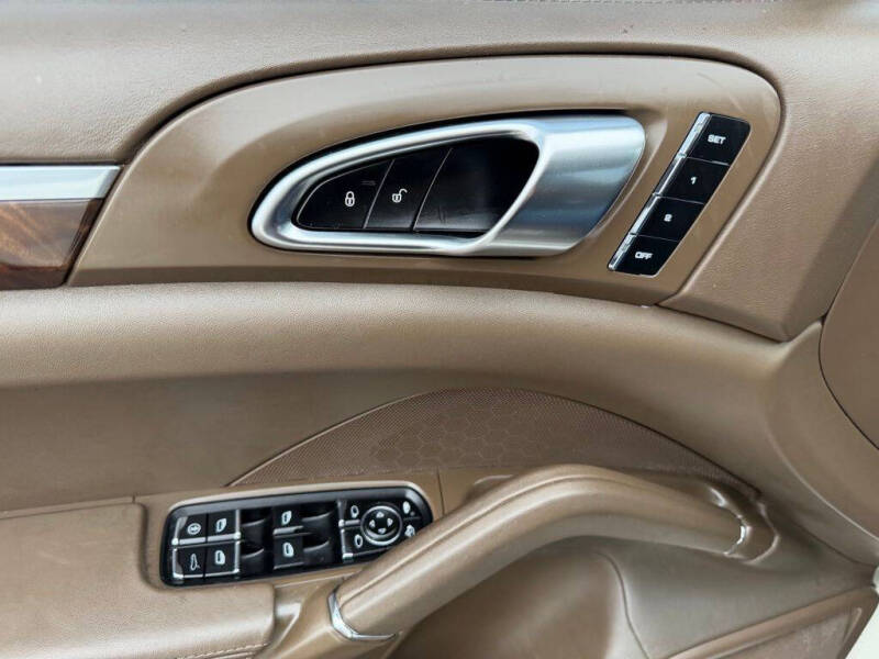 2012 Porsche Cayenne Turbo