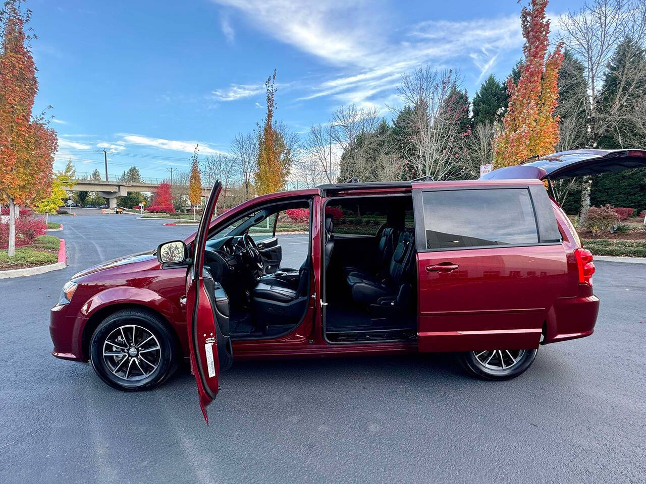 2017 Dodge Grand Caravan for sale at MISHA MASTER MOTORZ LLC in Portland, OR