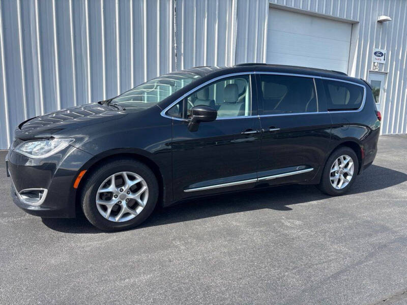 2017 Chrysler Pacifica Touring-L