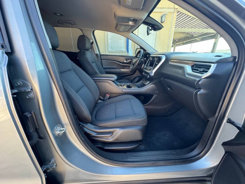 2023 GMC Acadia SLE