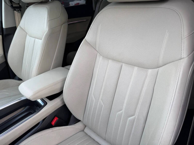 2019 Audi e-tron quattro Prestige