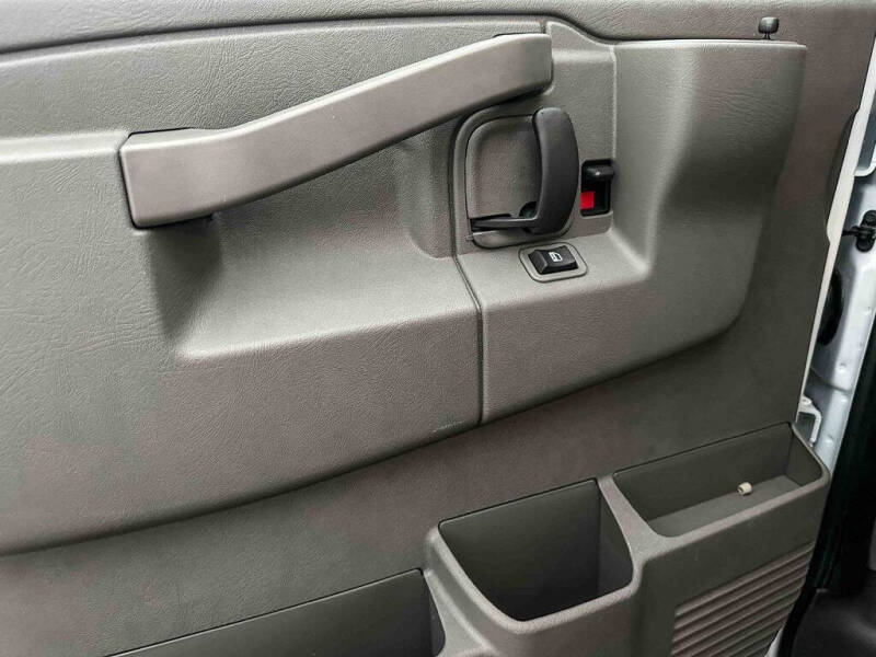 2025 Chevrolet Express 2500