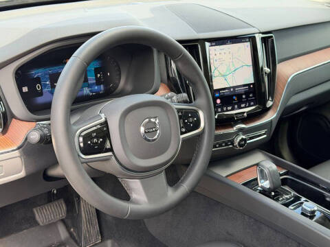 2023 Volvo XC60 B5 Plus Dark Theme