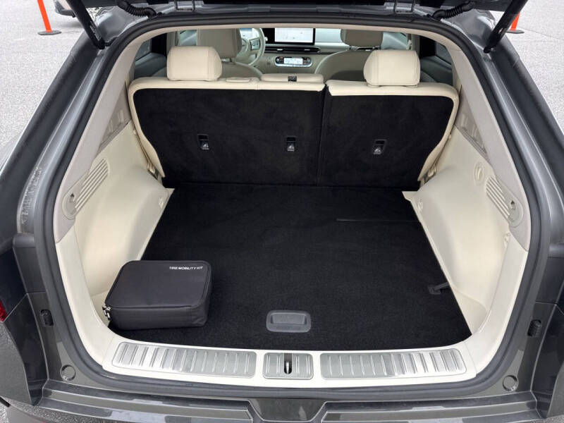 2024 Genesis GV60 Standard