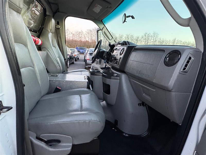 2011 Ford E-Series E-350 SD