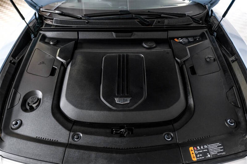 2024 Cadillac LYRIQ Luxury 1