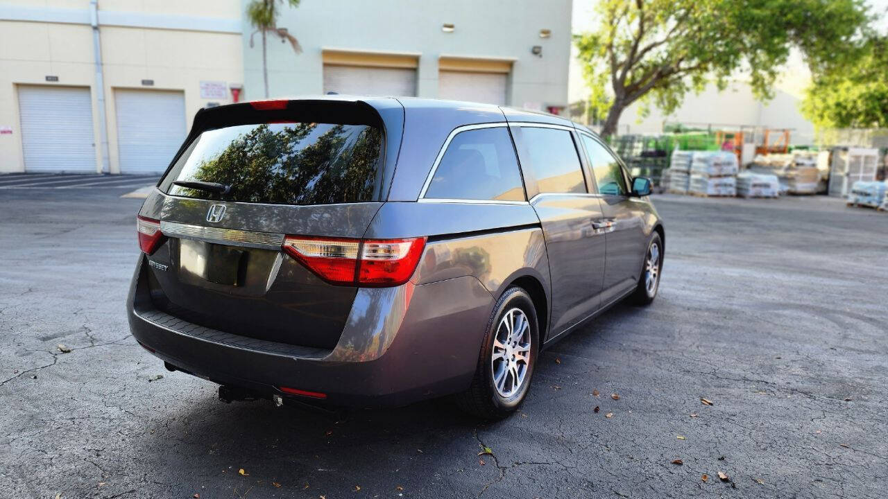 2013 Honda Odyssey  - $10,900