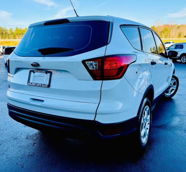 2019 Ford Escape S photo 4