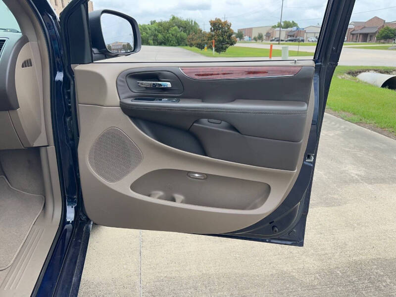 2012 Chrysler Town and Country Limited