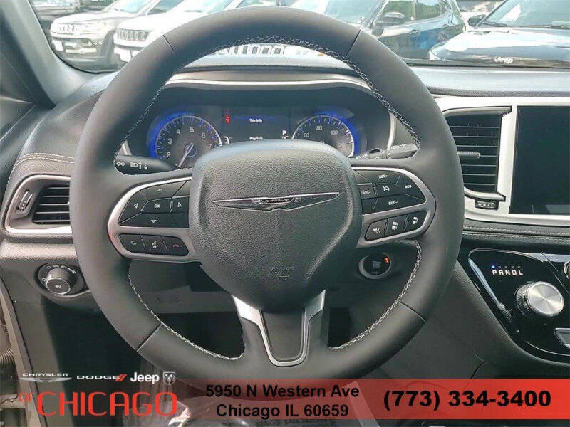 2025 Chrysler Pacifica Select