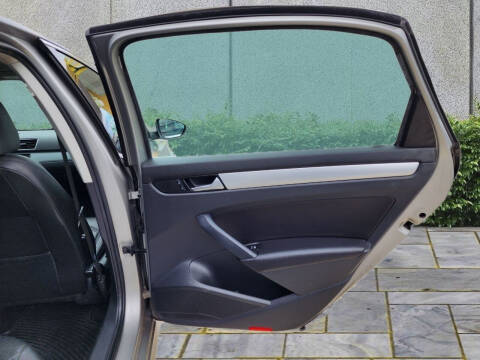 2012 Volkswagen Passat SE PZEV