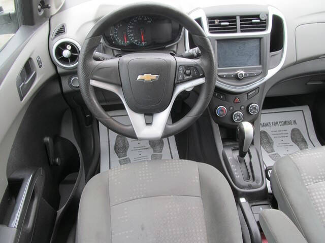 2017 Chevrolet Sonic LT - Photo 9
