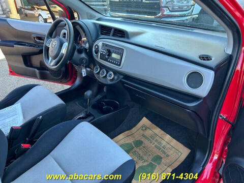 2013 Toyota Yaris 5-Door LE