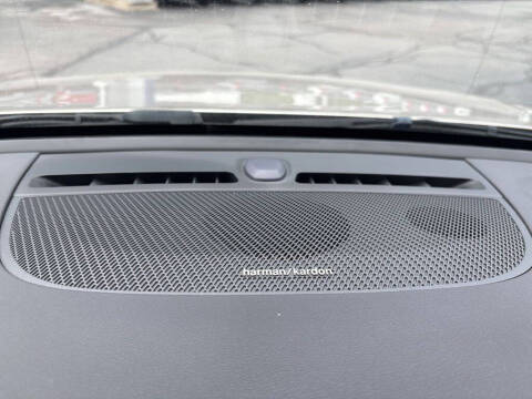 2023 Volvo XC40 B5 Plus Bright Theme