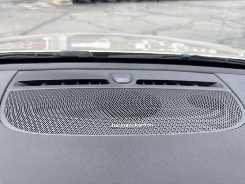 2023 Volvo XC40 B5 Plus Bright Theme