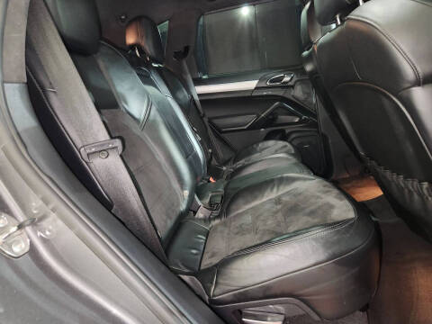 2013 Porsche Cayenne GTS