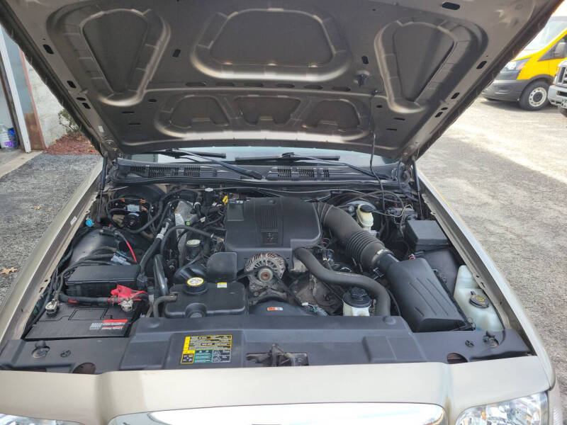 2004 Ford Crown Victoria