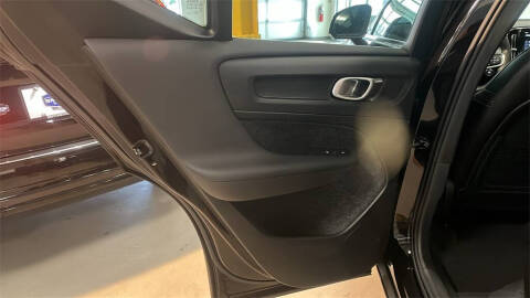 2025 Volvo XC40 B5 Plus Bright Theme