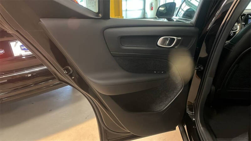 2025 Volvo XC40 B5 Plus Bright Theme