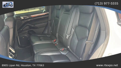 2017 Porsche Cayenne Platinum Edition
