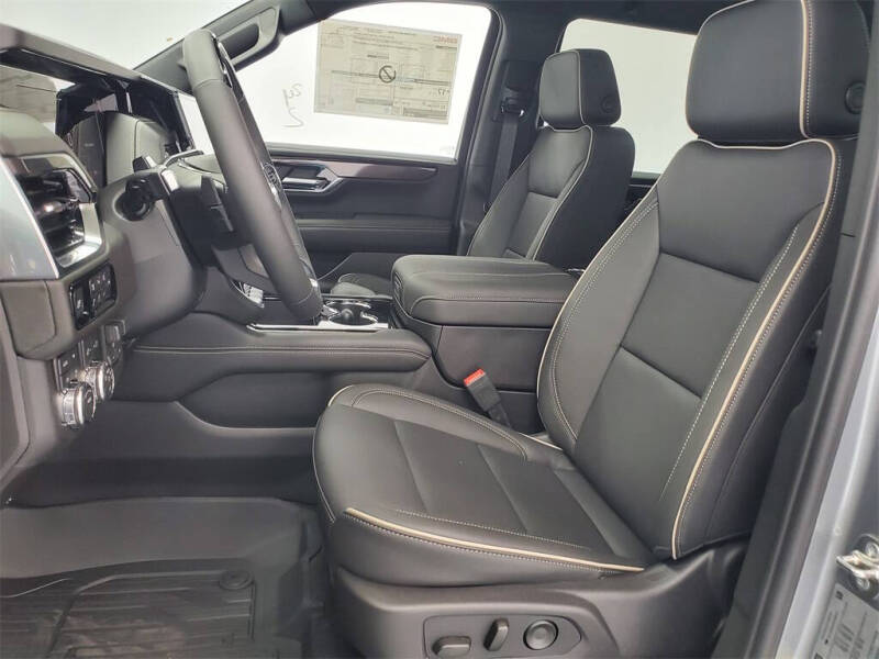 2025 GMC Yukon Elevation