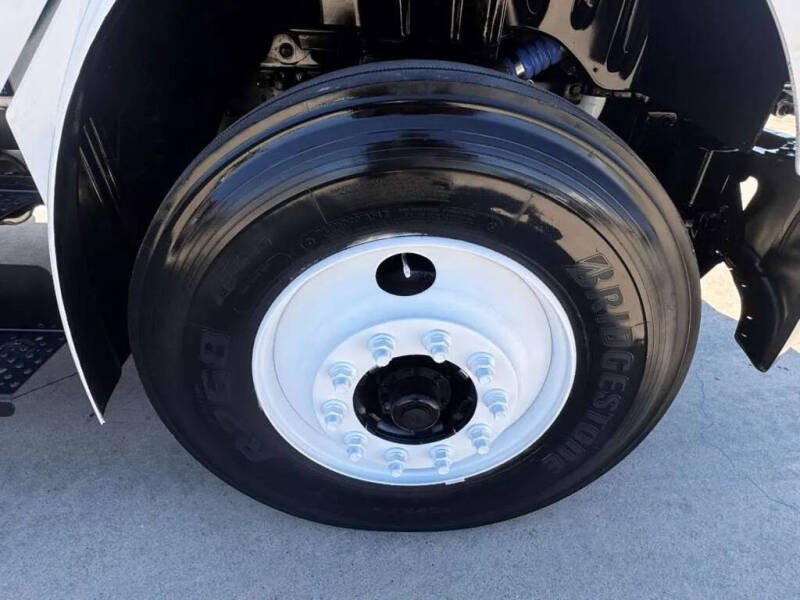 2017 Freightliner M2 106