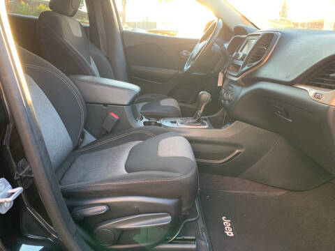 2016 Jeep Cherokee Sport