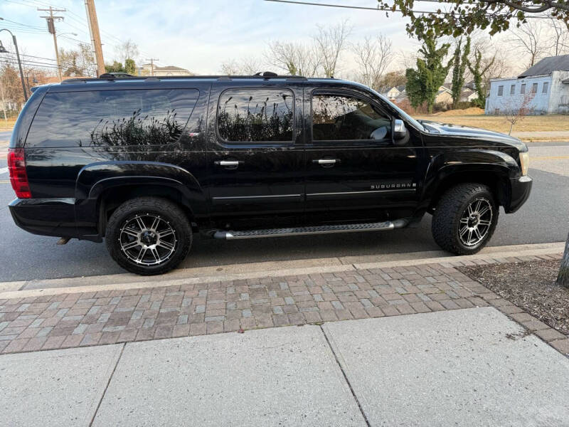 2007 Chevrolet Suburban null photo 5