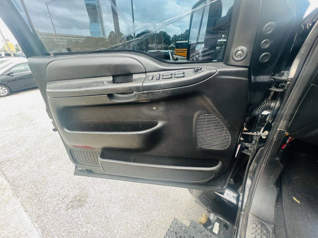 2008 FORD F-750 Cab - $58,000