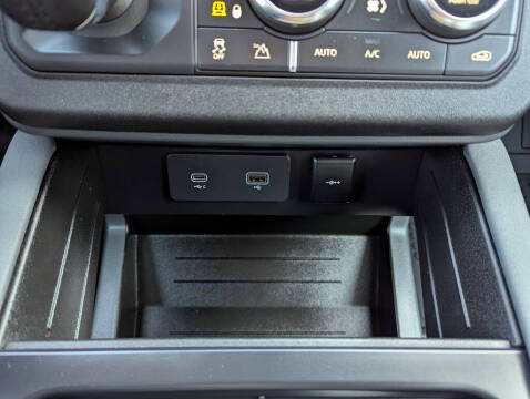 2023 Land Rover Defender 110 X-Dynamic SE