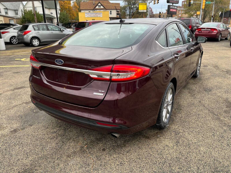 2017 Ford Fusion SE photo 5