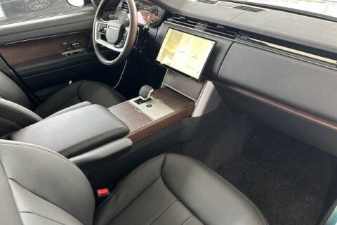 2025 Land Rover Range Rover P530 SE LWB