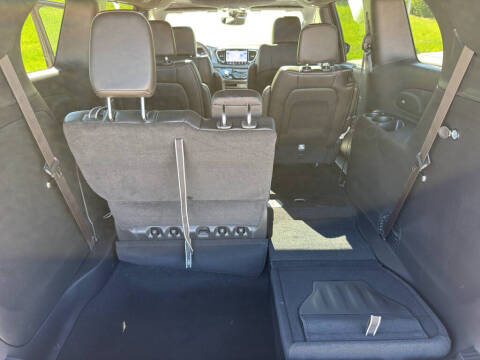 2027 Chrysler Pacifica Select