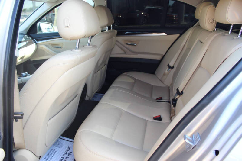 2016 BMW 5 Series 528i