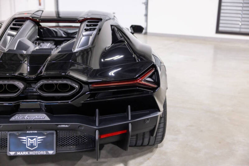 2025 Lamborghini Revuelto