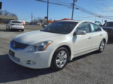 2010 Nissan Altima for sale at Ernie Cook and Son Motors in Shelbyville TN