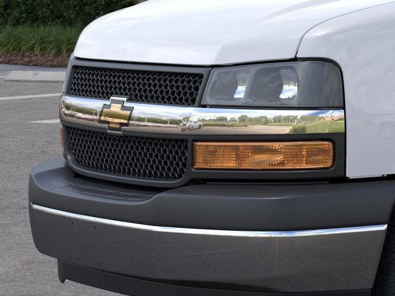 2025 Chevrolet Express LS 3500