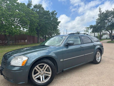 2005 Dodge Magnum for sale at TWIN CITY MOTORS in Houston TX