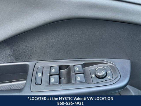 2025 Volkswagen Taos SE Black 4Motion