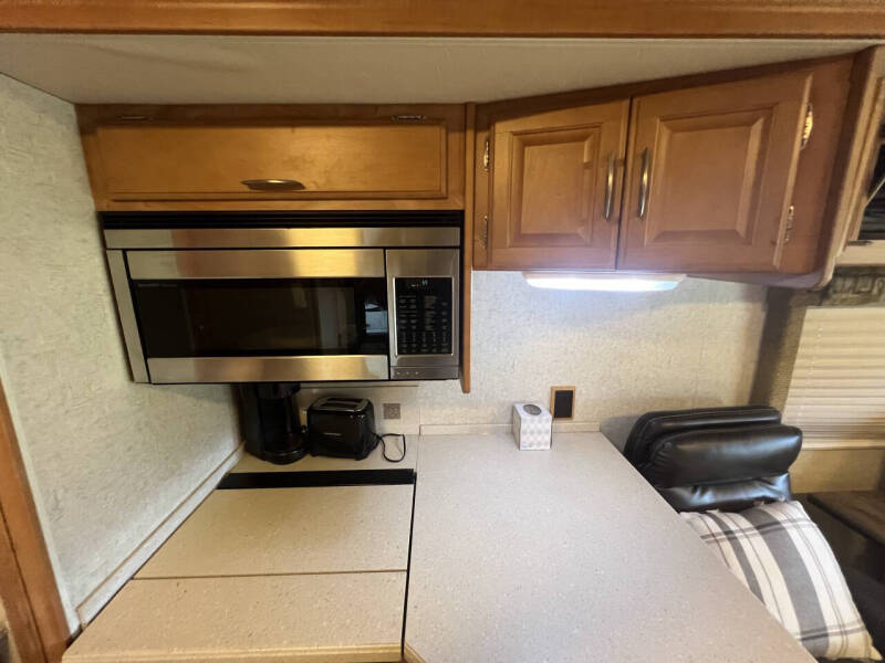 2007 Winnebago Adventurer