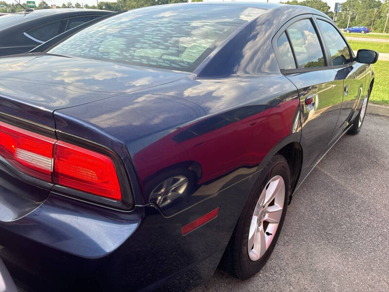 2013 Dodge Charger SE photo 2