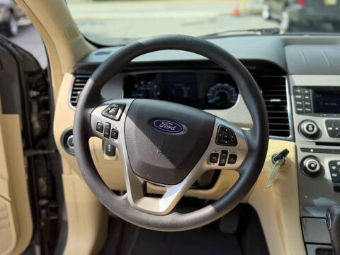 2017 Ford Taurus SE